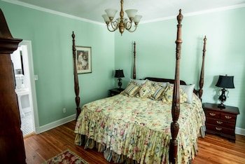 Valparaiso Inn Bed & Breakfast