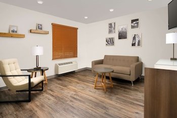WoodSpring Suites Chicago Darien