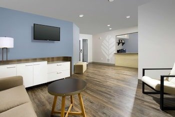 WoodSpring Suites Chicago Darien