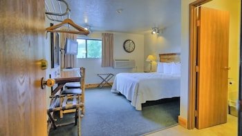 Yellowstone Village Inn & Suites