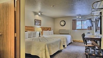 Yellowstone Village Inn & Suites