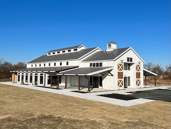 Historic Kent Manor Inn