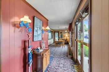 Glass House Inn