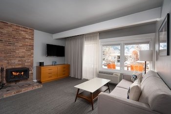 Tamarack Lodge