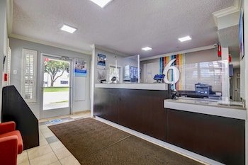 Studio 6 Dallas South Arlington