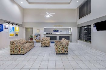 Days Inn by Wyndham Spartanburg Waccamaw