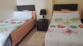 Pyramids Overlook Inn