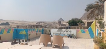 Pyramids Overlook Inn