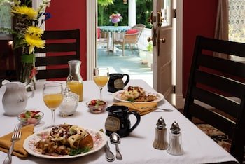 White Oak Manor Bed & Breakfast