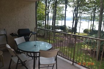 Cozy Pocono Mountain Escape