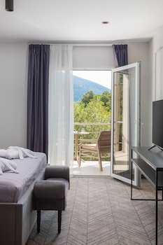 Zlatni Rat Beach Hotel