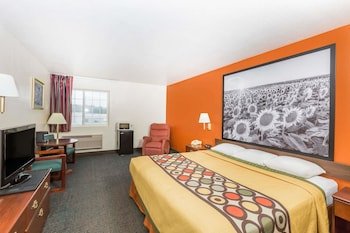 Super 8 by Wyndham Holton