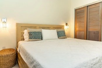 Babylon Beach Resort