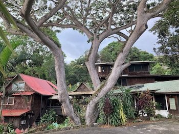 Hale Maluhia Country Inn