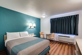 Motel 6 Spokane West Downtown