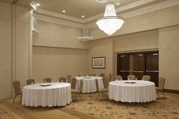 Crowne Plaza Hamilton Hotel & Conf Center