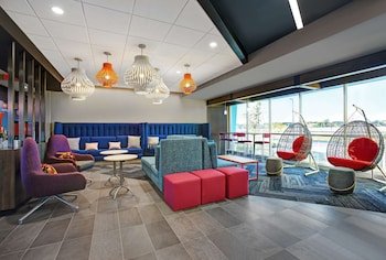 Tru By Hilton Stoughton