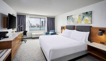 DoubleTree by Hilton Windsor Hotel & Suites