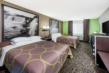 Super 8 by Wyndham Warrensburg