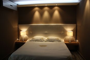 Rich Luxury Suites