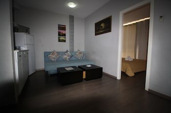 Rich Luxury Suites