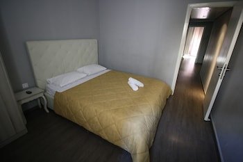 Rich Luxury Suites