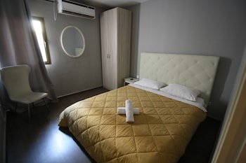 Rich Luxury Suites