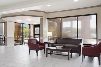 Red Roof Inn & Suites Jacksonville