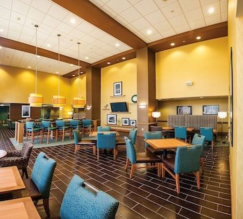 Hampton Inn & Suites Chesapeake-Square Mall