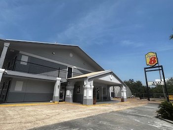 Super 8 by Wyndham La Marque TX/Texas City Area