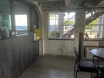 Super 8 by Wyndham La Marque TX/Texas City Area