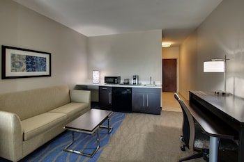 Holiday Inn Express & Suites Lancaster East - Strasburg
