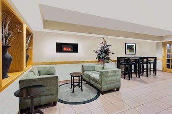 Ramada Marquette