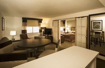 Ramada Marquette