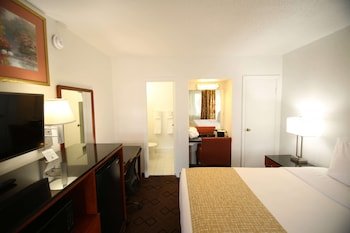 Jenn S. Travelodge by Wyndham Burbank-Glendale