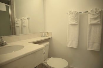 Jenn S. Travelodge by Wyndham Burbank-Glendale