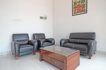 Reddoorz Near Hartono Mall 3