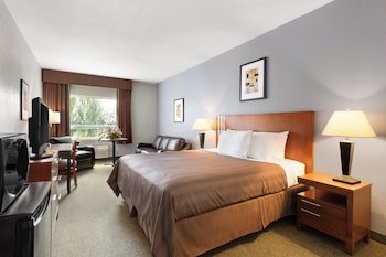 High Prairie Inn Hotel & Suites