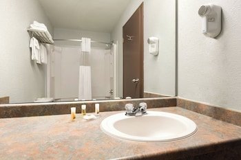 High Prairie Inn Hotel & Suites