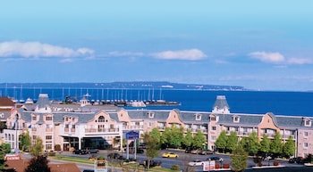 Hamilton Inn Select Beachfront