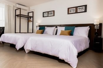 Capricorn Apartments