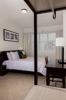 Capricorn Apartments