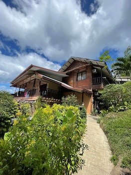 Novies Tourist Inn