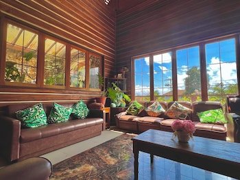 Novies Tourist Inn