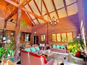 Novies Tourist Inn