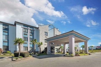 Comfort Suites