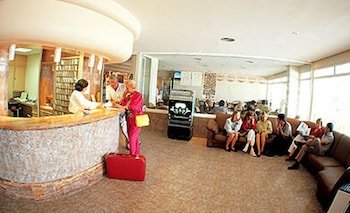 Esmeralda Apartments