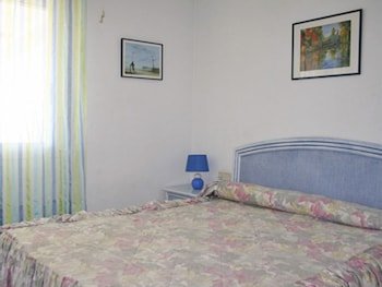 Esmeralda Apartments