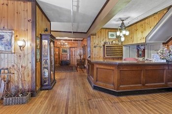 The Pines Inn - Lake Placid