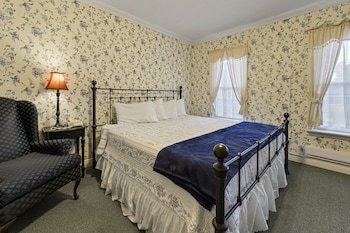 The Pines Inn - Lake Placid